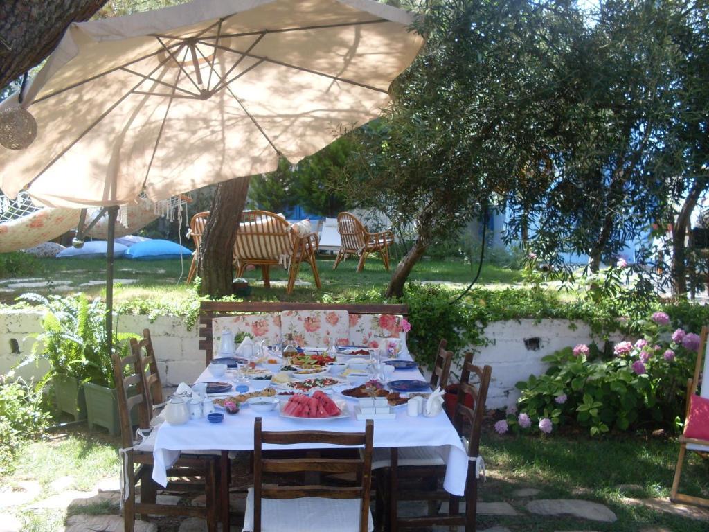 Mavi Pension Hotel Ayvalı Quarto foto
